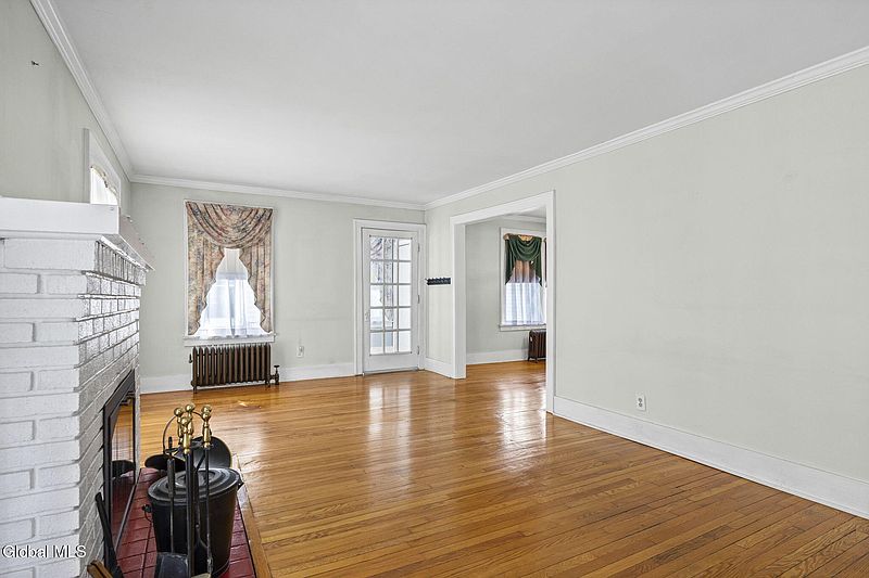 2nd image of 1023 Lexington Avenue