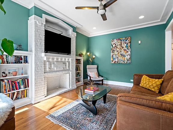 5th image of 1418 W Rosemont Ave #1W