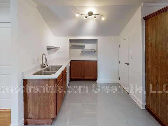 4th image of 11 Mallard St #C