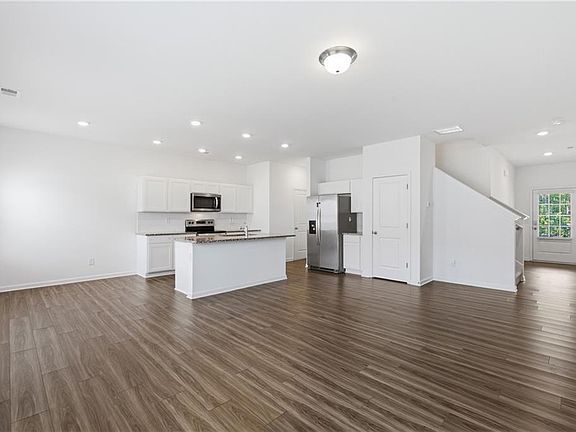 4th image of 1118 Lossie Ln