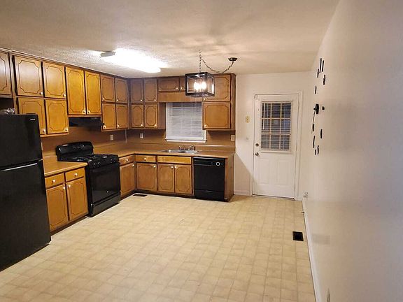 3rd image of 110-112 Fairhaven Ct