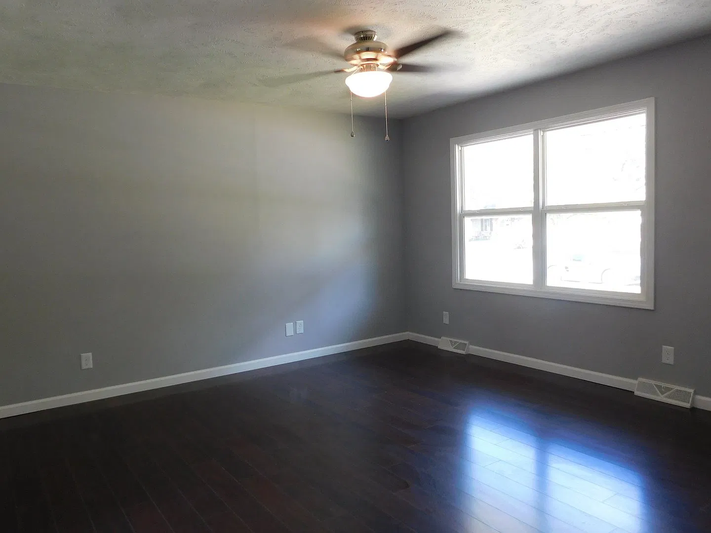 3 bed / 1 bath, charming single family home for $1400/month. $1400 deposit required. — Photo 4