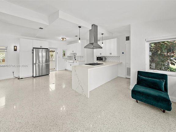 3rd image of 3130 SW 27th Ter
