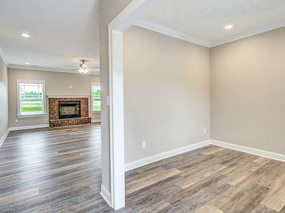 3rd image of 2268 Manning Rd