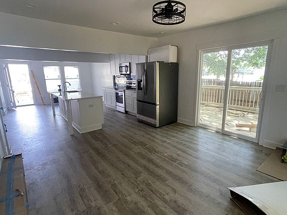 4th image of 101 Gloria Dr
