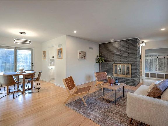 3rd image of 201 W Country Ln