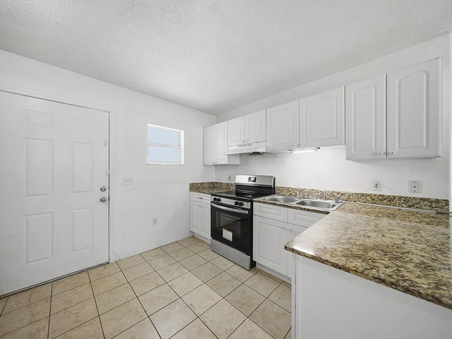 421 NE 26th Ct — Photo 4