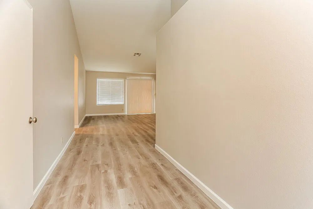 3 bed, 2.0 bath, 1359 sqft, $2,115 — Photo 3