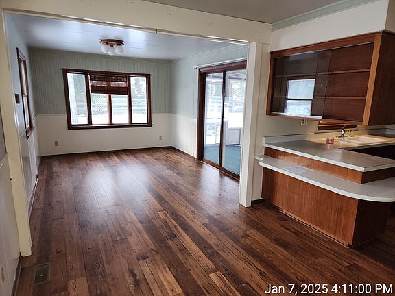 5th image of 952 Charles Ave