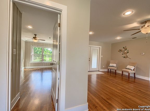 4th image of 2510 Blossom Dr