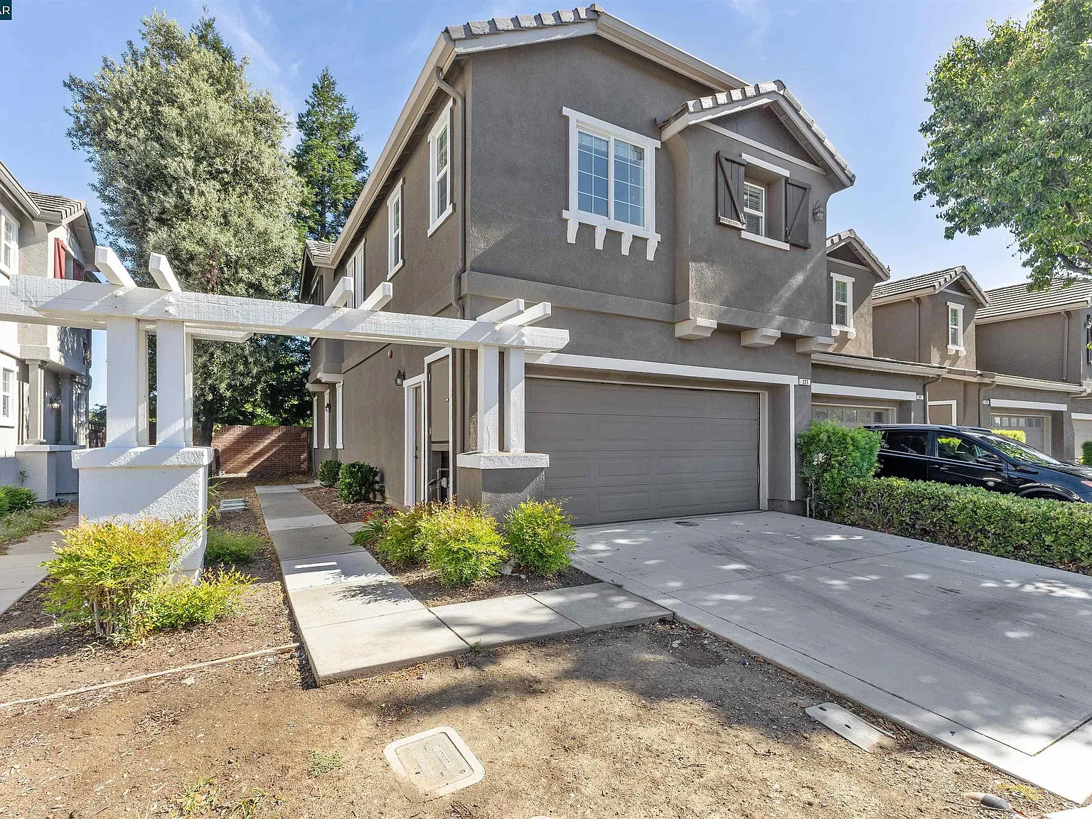 3 bed, 1573 sqft, $3,090 — Photo 1