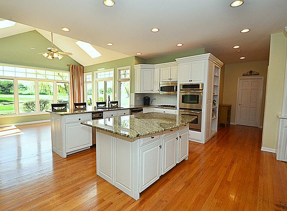 4th image of 1468 Greenlake Dr