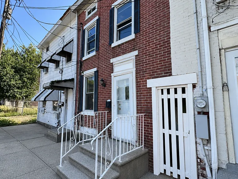 811 S Warren St — Photo 1