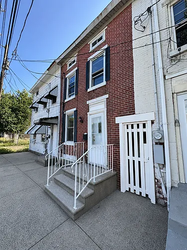 811 S Warren St Photo 1