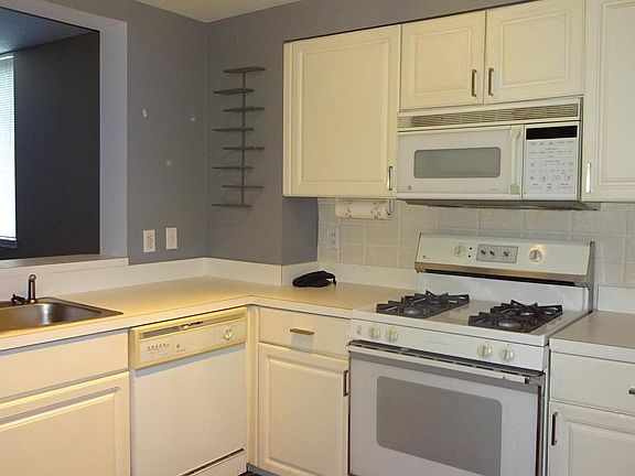 4th image of 1050 N Taylor St #1-209