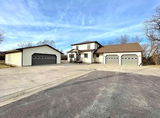 706 Muir Ave, Jackson, MN 56143