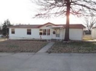 718 11th St, Osawatomie, KS 66064