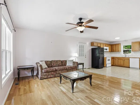 15 Valley St, Granite Falls, NC 28630