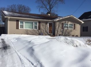 14 Maple Ave, Lake Zurich, IL 60047