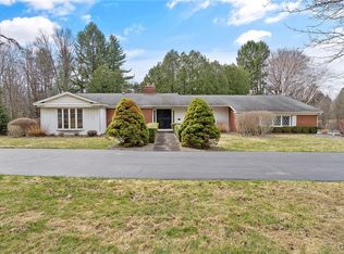 102 Old Farm Rd, Fayetteville, NY 13066