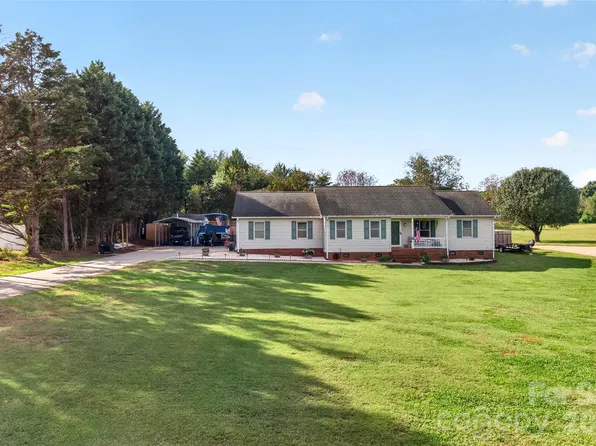 135 Rumple Hill Dr, Statesville, NC 28677