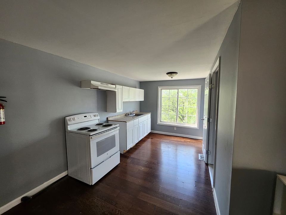 1st image of 152 S 10th St #3E