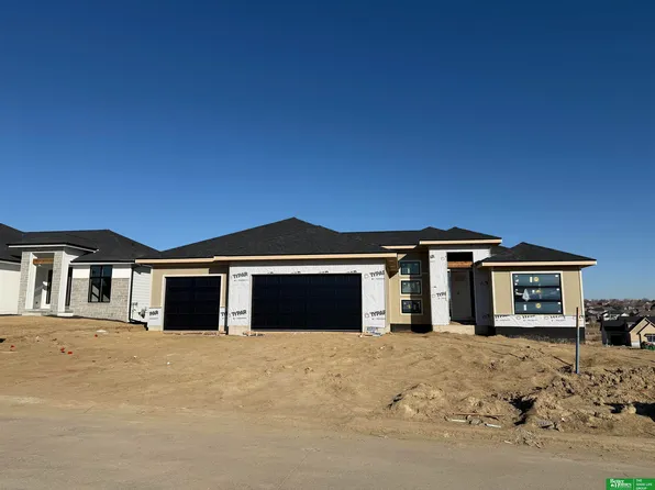 10709 S 219th Ave, Gretna, NE 68028