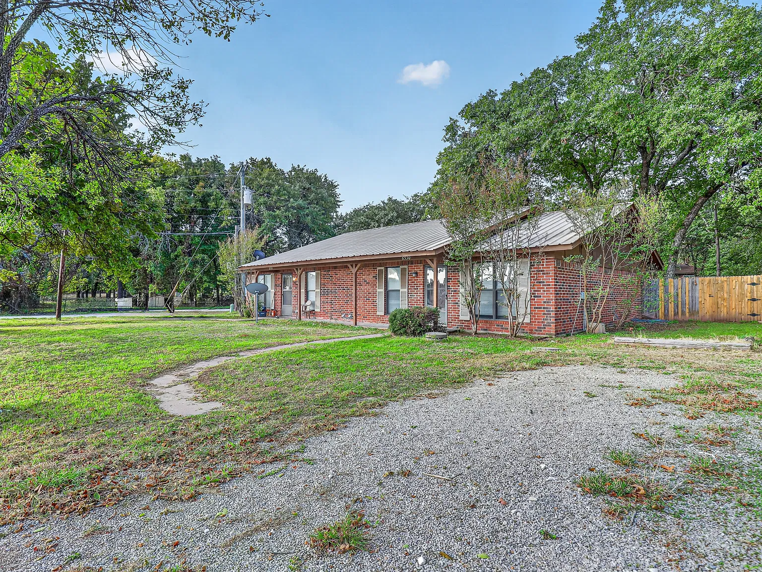 2 bed, 1026 sqft, $1,300 — Photo 3