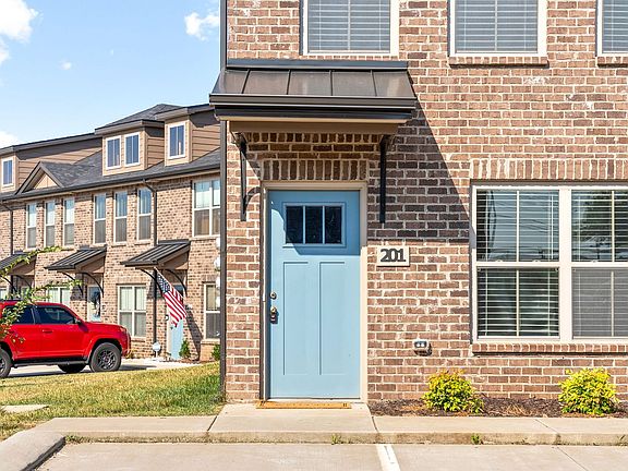 4th image of 1000 Henry Place Blvd #201
