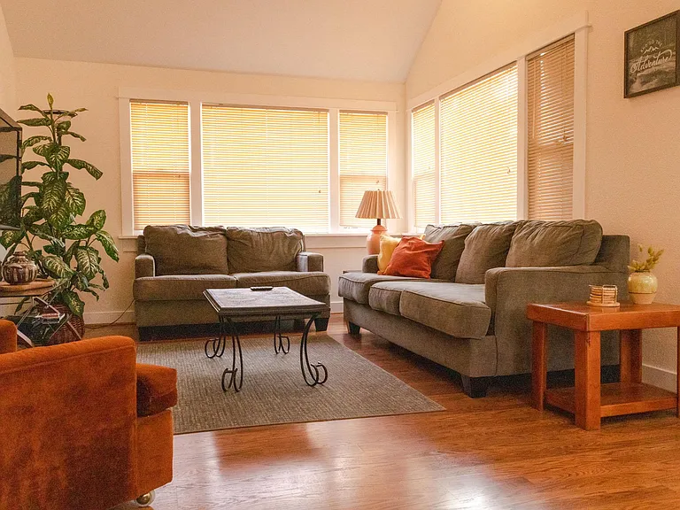 55 Howard Ave — Photo 8