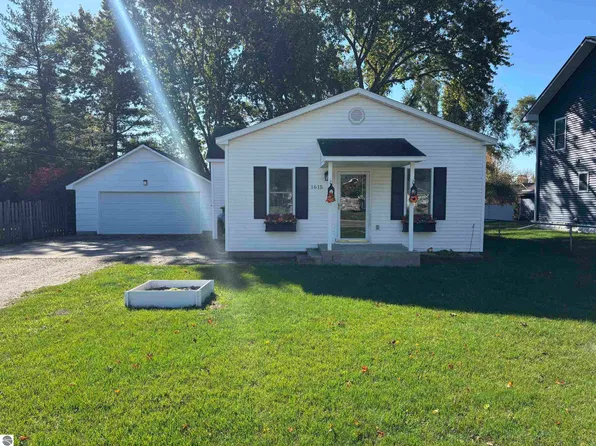 1615 W Broadway St, Mount Pleasant, MI 48858
