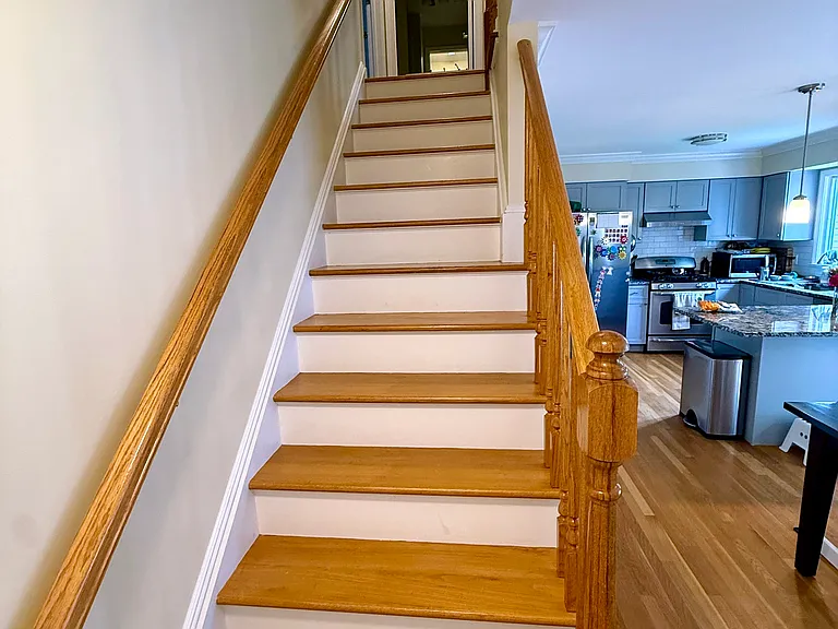 211 Hunyadi Ave — Photo 29