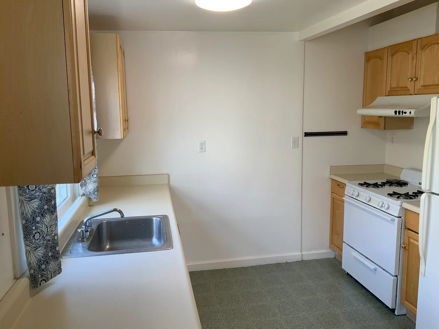 2 bed, 750 sqft, $3,990 — Photo 3