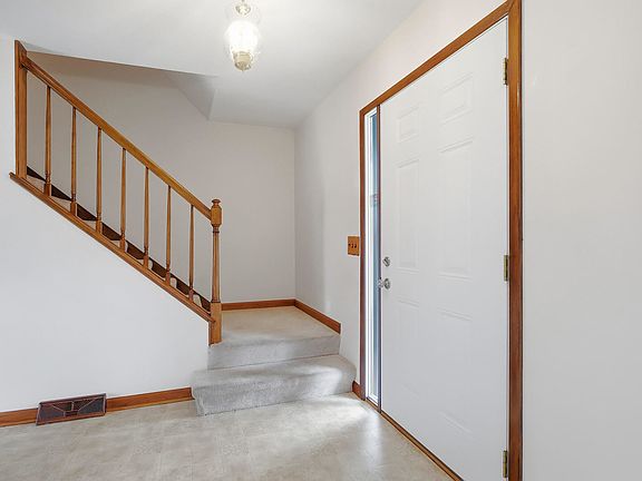 4th image of 2250 W Columbia Ave