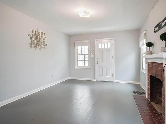 4th image of 106 E Royal Forest Blvd