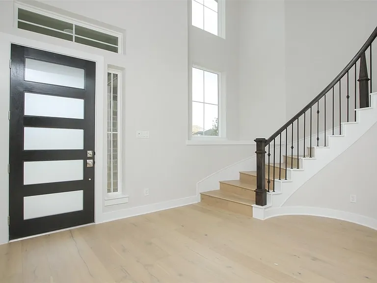 8018 Hingham Ln — Photo 5