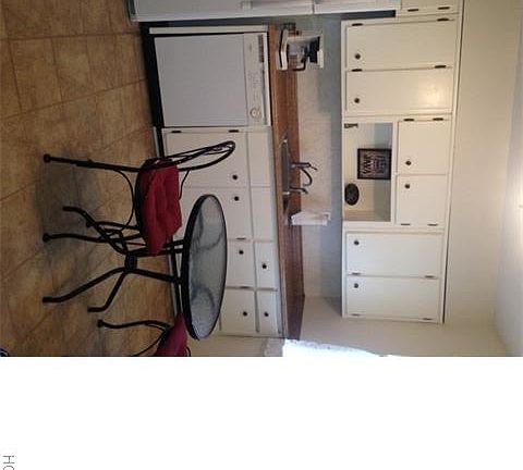 3rd image of 28 Sandburg Ct