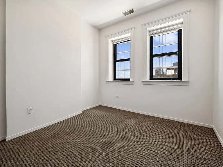 30 East Roosevelt — Photo 17