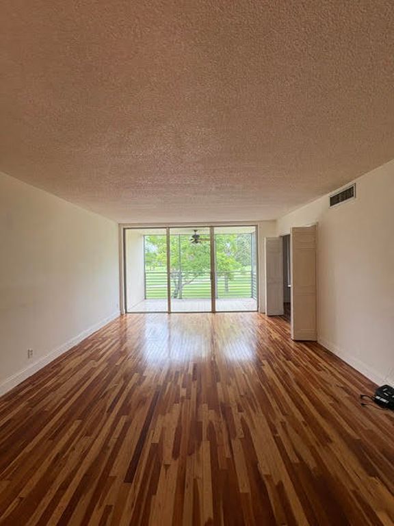 3800 Oaks Clubhouse Drive Unit 211, photo 5