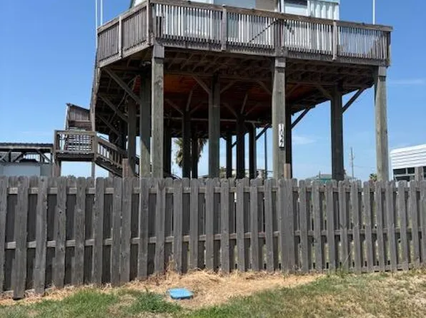 1067 Sea Gull St, Port Bolivar, TX 77650