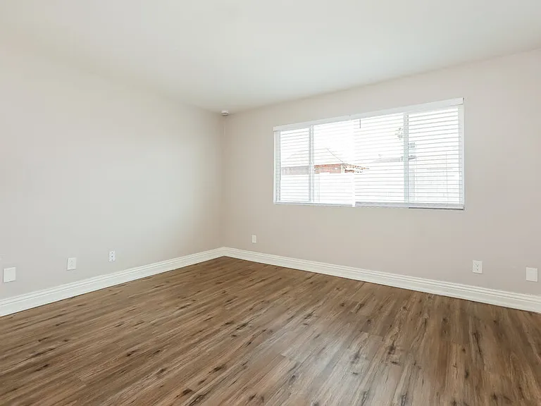 631 W Lindner Ave — Photo 8
