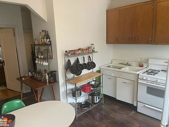 3rd image of 451 Henry St APT 3