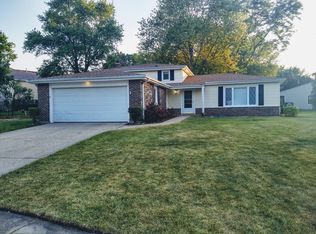 1205 Greentree Ct, Libertyville, IL 60048