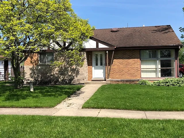 7532 Lake St photo 1