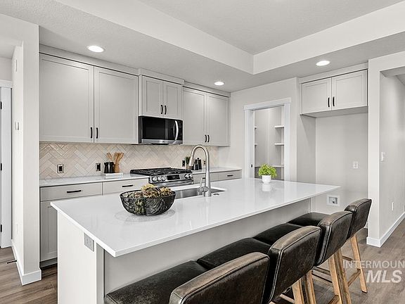 5th image of 1681 E Hadler St
