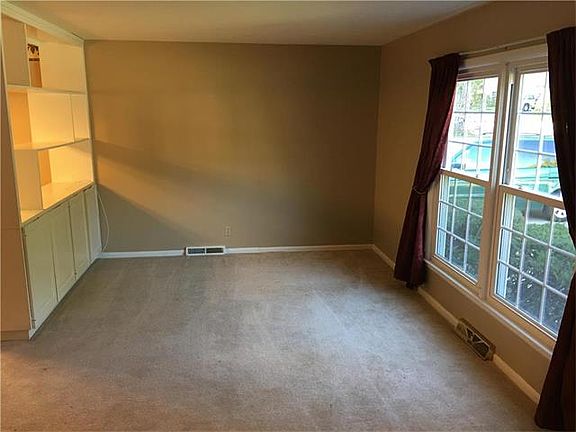 4th image of 8101 W 93rd St