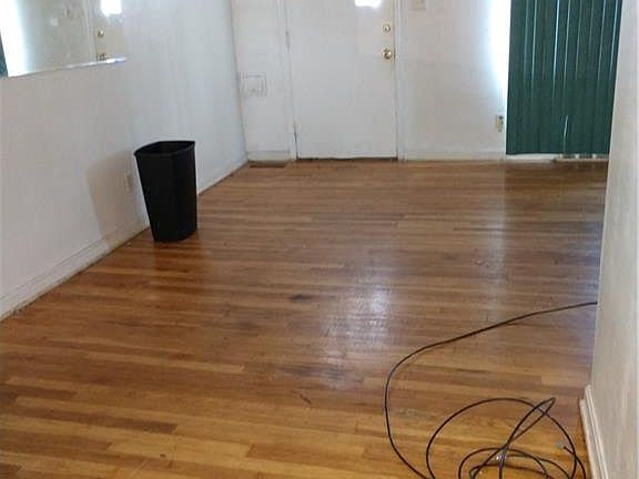 3rd image of 4132 E 189th St