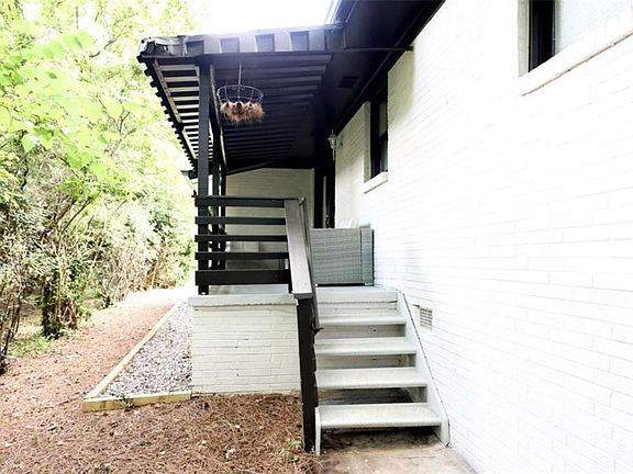 2nd image of 1275 Calhoun Ave