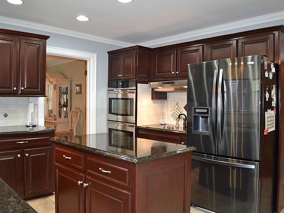 5th image of 1118 Westover Dr