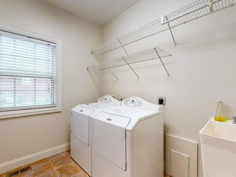 7703 Wolfpen Ridge Dr — Photo 13